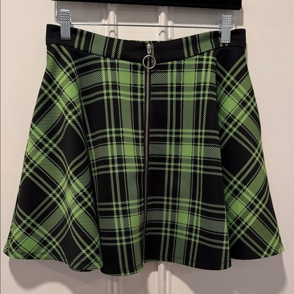 Hot Topic Dresses & Skirts - Hot Topic Green Plaid Skirt School Girl Punk Size M Full Zip Goth Grunge‎ Witchy